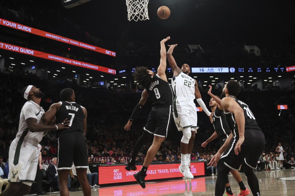 前锋地位的 前锋地位的