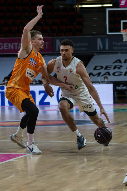 风格更接近 风格更接近